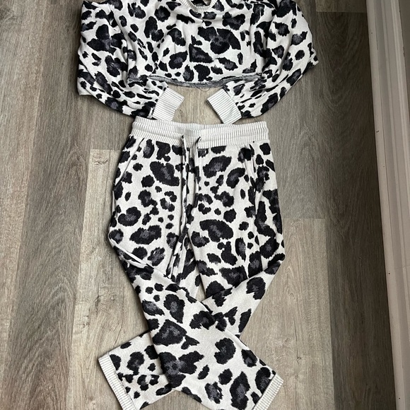 Twenty  (S) lounge wear set - Picture 2 of 2